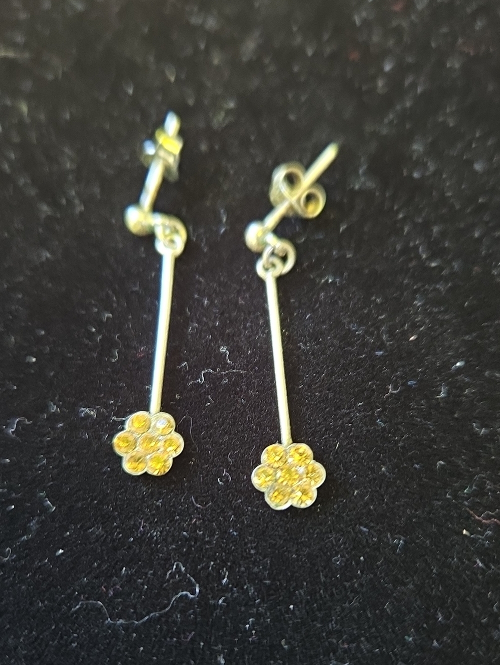 Sweetest Minimaist Crystal Flower Earrings